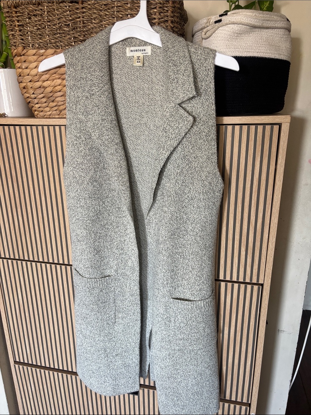 Monteau Heather Gray Sleeveless Knit Vestigan